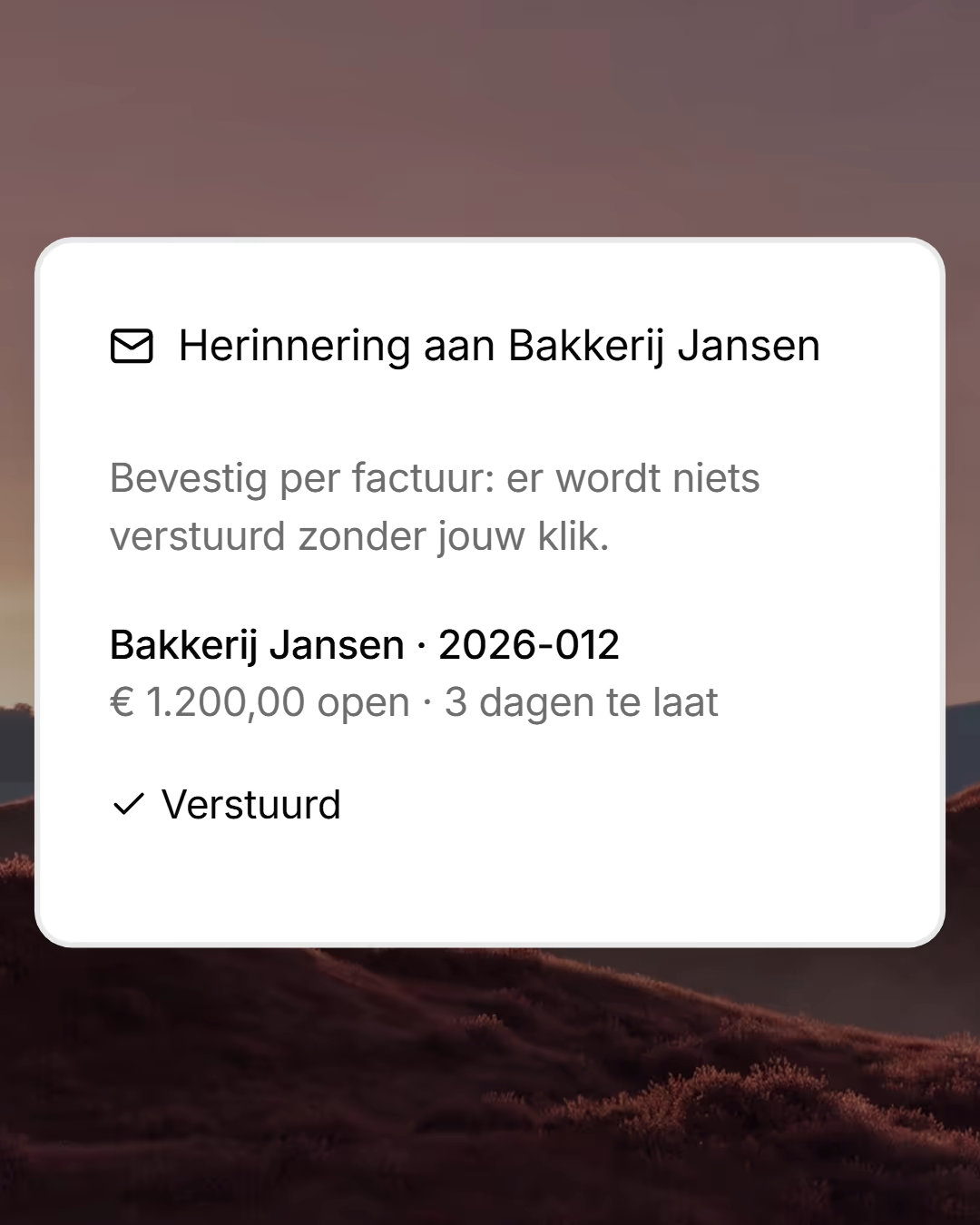 Je vraagt de agent wat er nog openstaat. Hij toont 1.650 euro over twee facturen en zet een herinnering aan Bakkerij Jansen klaar; na jouw klik is die verstuurd.